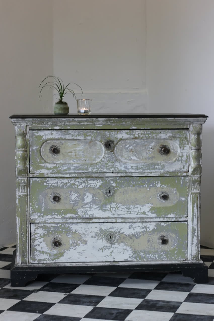 beautiful-and-impressive-hungarian-chest