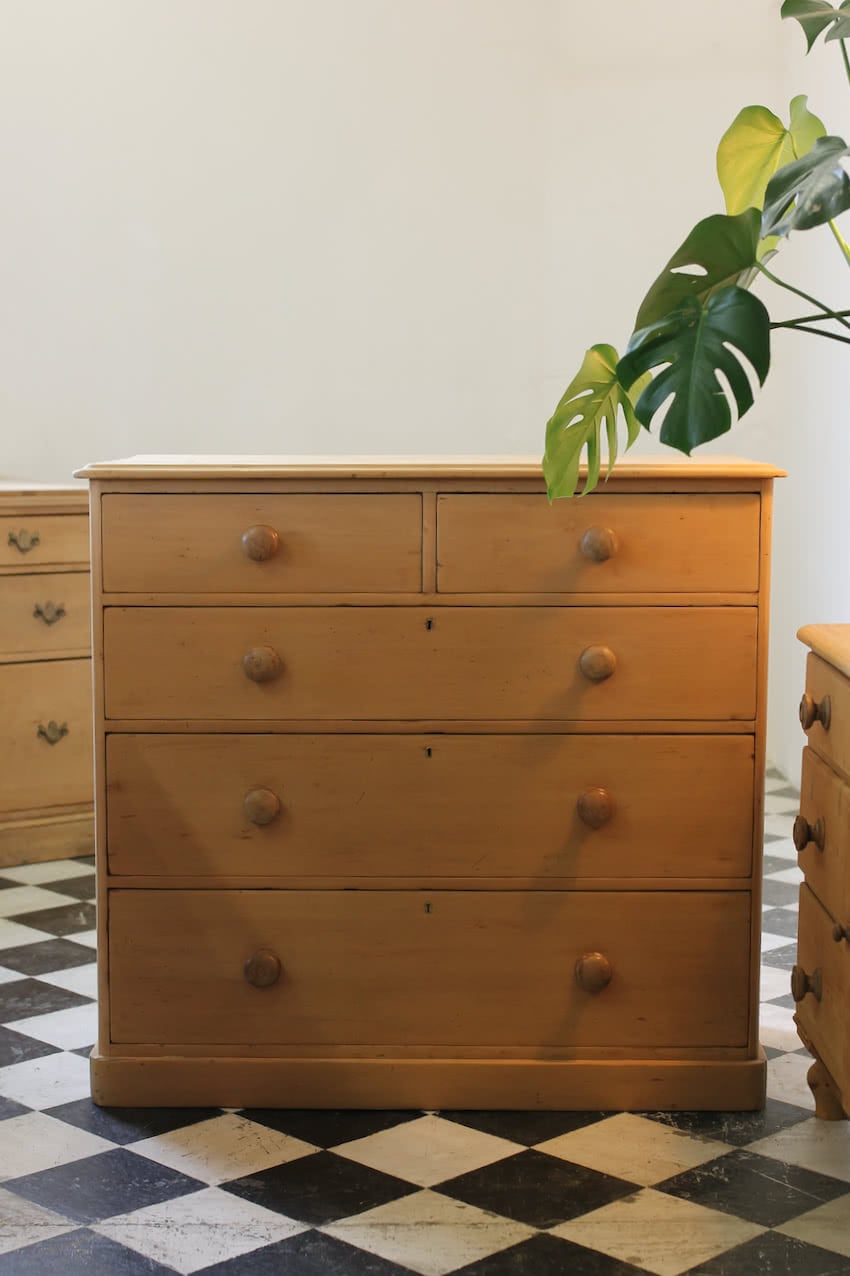 fine pine victorian chest of drawers