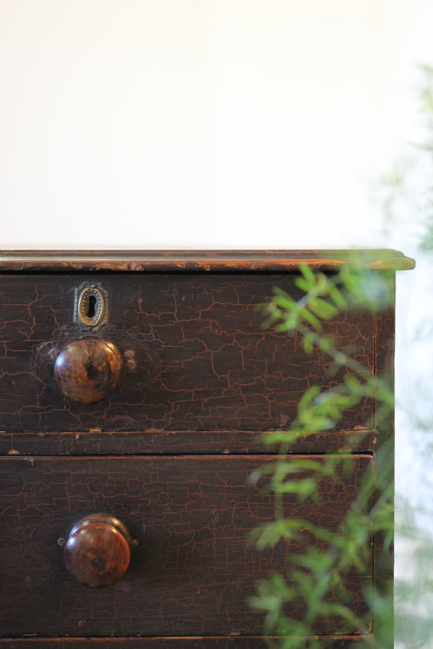 beautiful georgian pine chest of drawers with crackled original paint