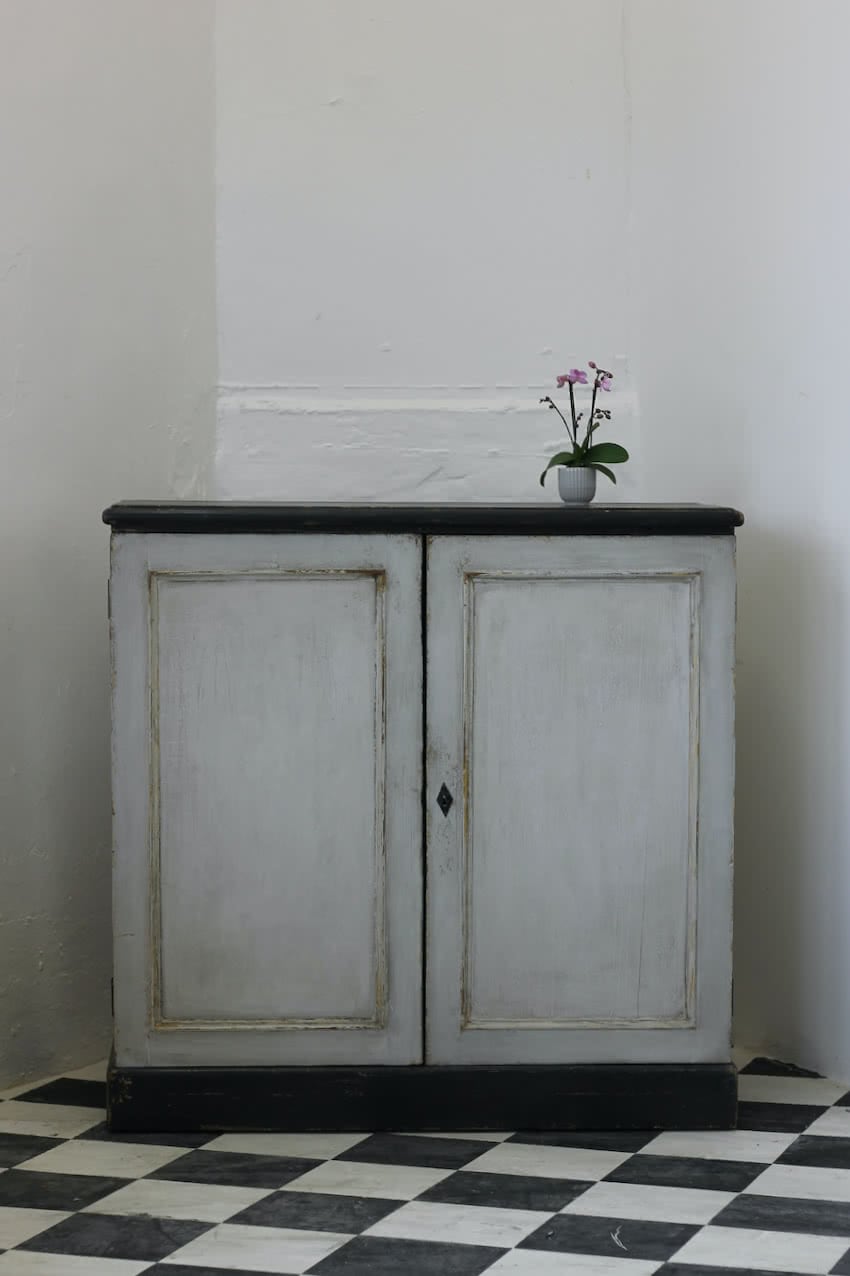 white-terracotta-olive-pots-pair-corner.jpg